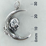 Skull & Moon Pendant #021844